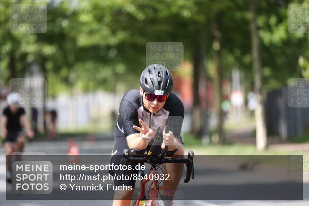 10.08.2025 - GEWOBA Citytriathlon Bremen Yannick Fuchs http://msf.ph/oto/8540932 10.08.2025 12:44:11 Radfahren 661, 669, 693, 703, 713, 731, 746, 908, 965, 1036 meine-sportfotos.de
