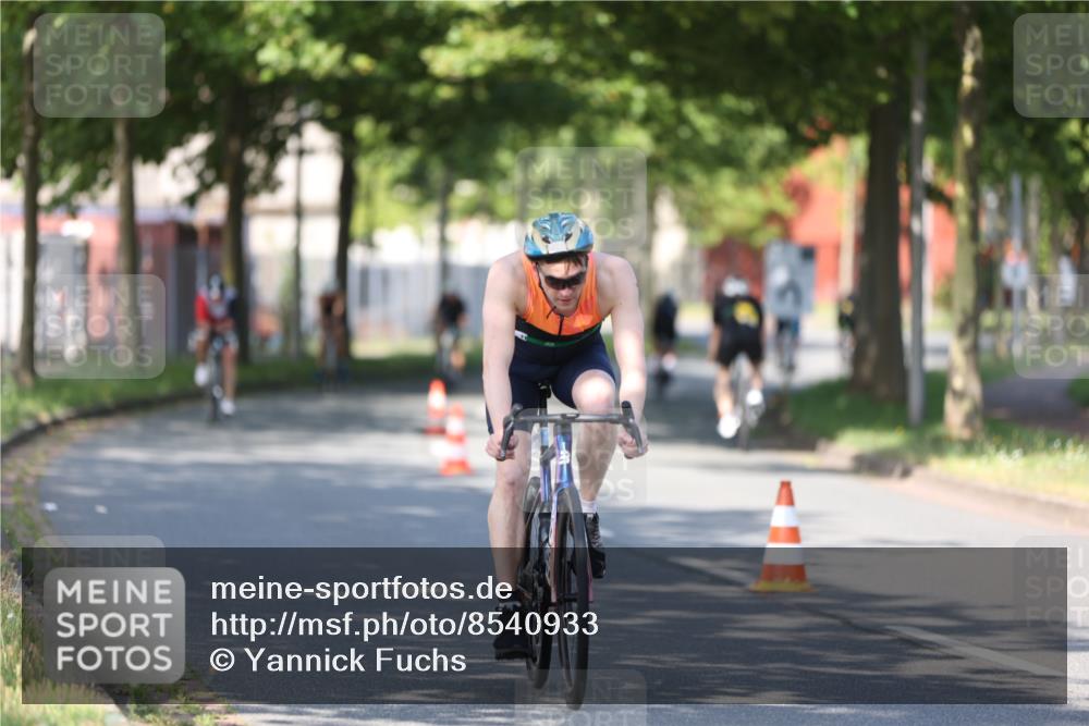 10.08.2025 - GEWOBA Citytriathlon Bremen Yannick Fuchs http://msf.ph/oto/8540933 10.08.2025 10:32:52 Radfahren 349, 355, 371, 384, 390, 430, 483 meine-sportfotos.de