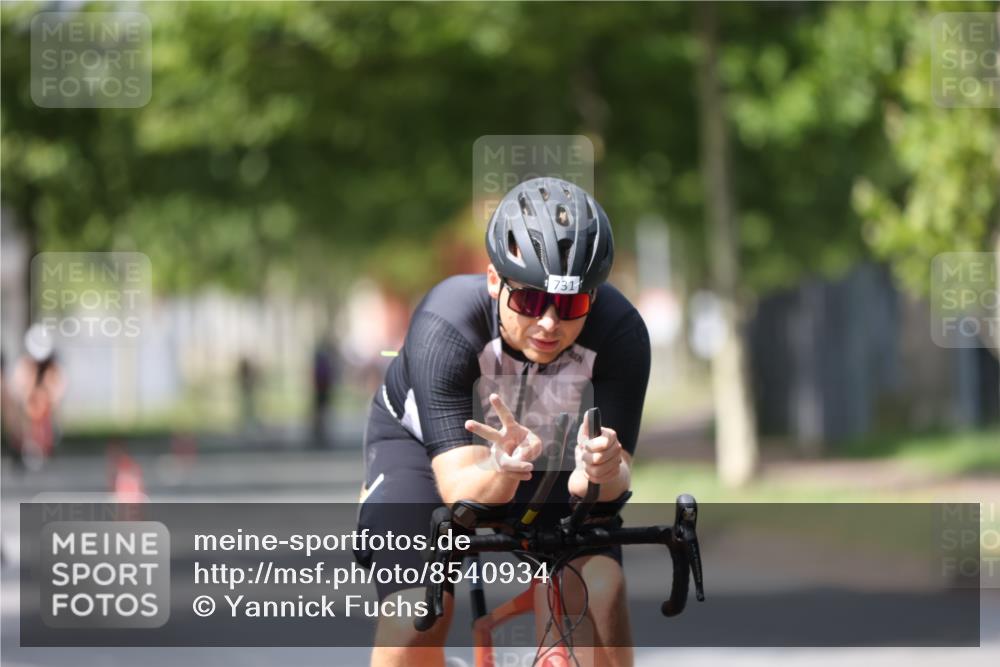 10.08.2025 - GEWOBA Citytriathlon Bremen Yannick Fuchs http://msf.ph/oto/8540934 10.08.2025 12:44:11 Radfahren 661, 669, 693, 703, 713, 731, 746, 908, 965, 1036 meine-sportfotos.de