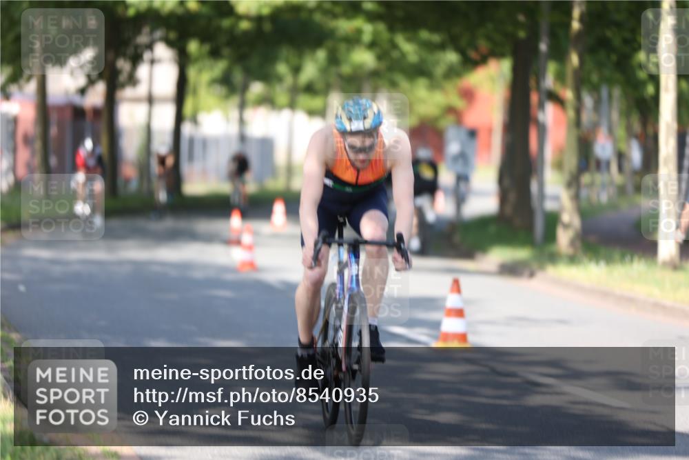 10.08.2025 - GEWOBA Citytriathlon Bremen Yannick Fuchs http://msf.ph/oto/8540935 10.08.2025 10:32:52 Radfahren 349, 355, 371, 384, 390, 430, 483 meine-sportfotos.de
