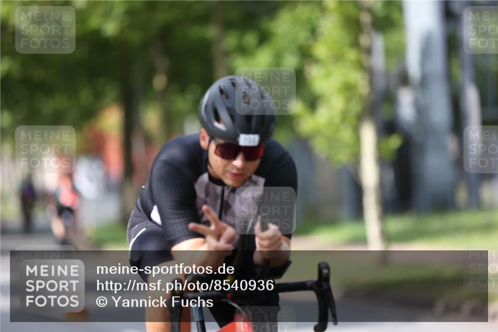 10.08.2025 - GEWOBA Citytriathlon Bremen Yannick Fuchs http://msf.ph/oto/8540936 10.08.2025 12:44:11 Radfahren 661, 669, 693, 703, 713, 731, 746, 908, 965, 1036 meine-sportfotos.de