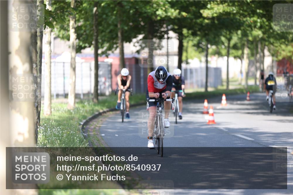 10.08.2025 - GEWOBA Citytriathlon Bremen Yannick Fuchs http://msf.ph/oto/8540937 10.08.2025 10:32:56 Radfahren 355, 371, 384, 390, 430 meine-sportfotos.de