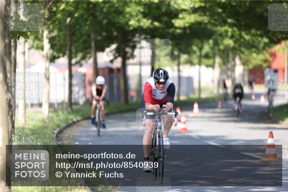 10.08.2025 - GEWOBA Citytriathlon Bremen Yannick Fuchs http://msf.ph/oto/8540939 10.08.2025 10:32:56 Radfahren 355, 371, 384, 390, 430 meine-sportfotos.de