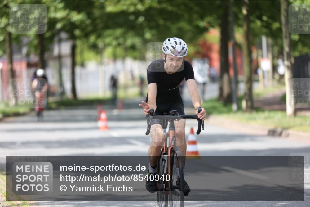 10.08.2025 - GEWOBA Citytriathlon Bremen Yannick Fuchs http://msf.ph/oto/8540940 10.08.2025 12:44:12 Radfahren 661, 669, 693, 703, 713, 731, 746, 908, 965, 1036 meine-sportfotos.de