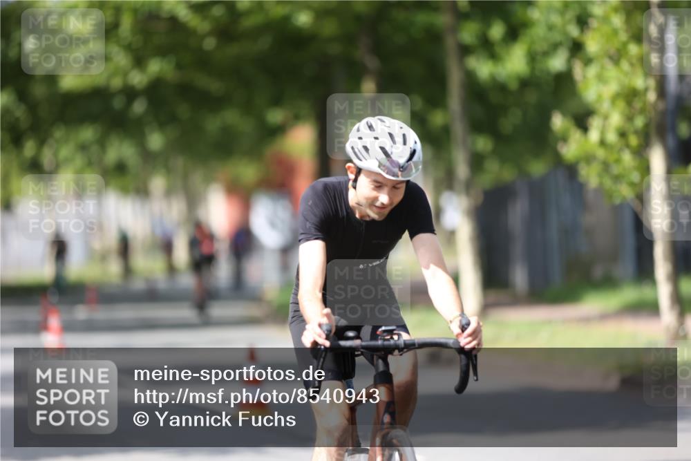 10.08.2025 - GEWOBA Citytriathlon Bremen Yannick Fuchs http://msf.ph/oto/8540943 10.08.2025 12:44:13 Radfahren 661, 669, 693, 703, 713, 731, 746, 908, 965, 1036 meine-sportfotos.de
