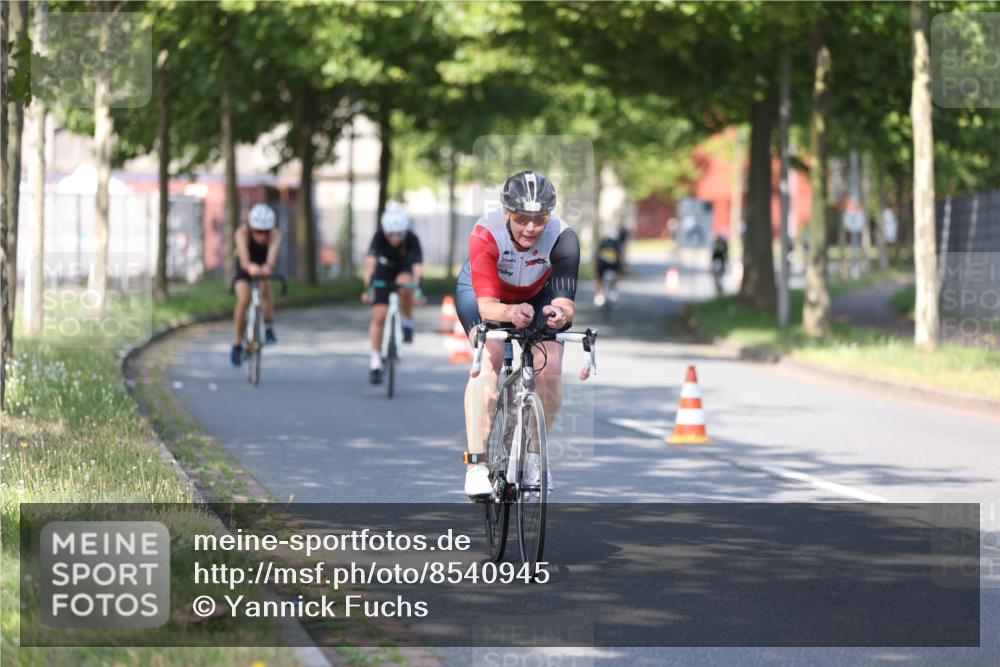10.08.2025 - GEWOBA Citytriathlon Bremen Yannick Fuchs http://msf.ph/oto/8540945 10.08.2025 10:32:57 Radfahren 355, 371, 384, 390, 430 meine-sportfotos.de