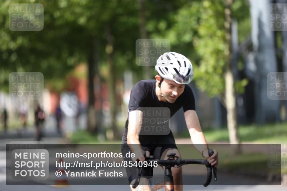 10.08.2025 - GEWOBA Citytriathlon Bremen Yannick Fuchs http://msf.ph/oto/8540946 10.08.2025 12:44:13 Radfahren 661, 669, 693, 703, 713, 731, 746, 908, 965, 1036 meine-sportfotos.de