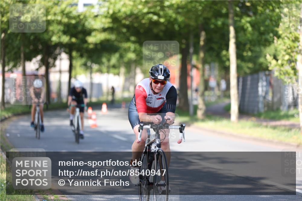 10.08.2025 - GEWOBA Citytriathlon Bremen Yannick Fuchs http://msf.ph/oto/8540947 10.08.2025 10:32:57 Radfahren 355, 371, 384, 390, 430 meine-sportfotos.de
