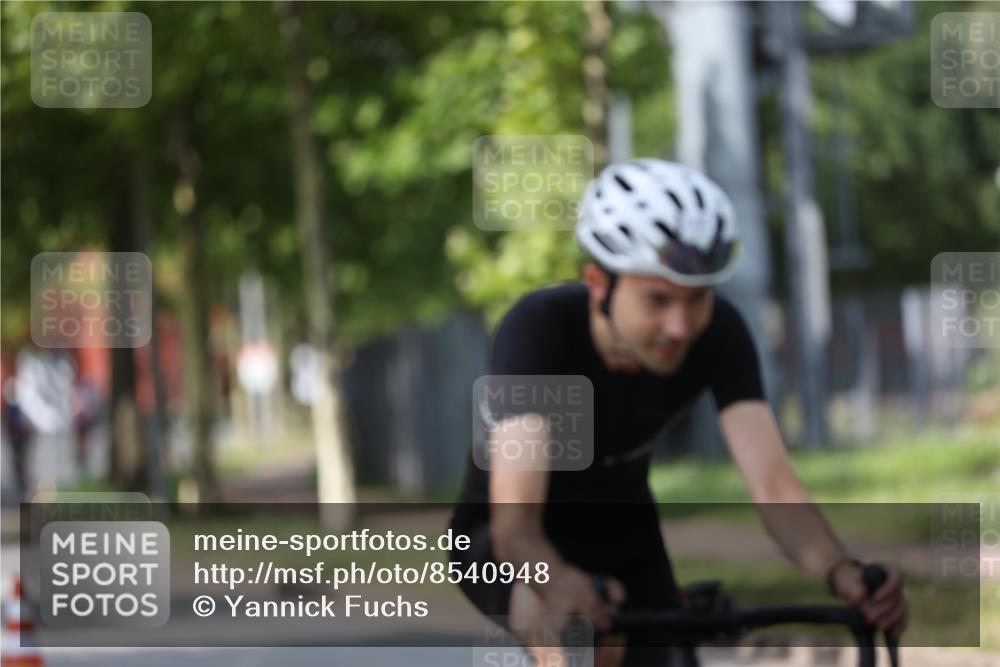 10.08.2025 - GEWOBA Citytriathlon Bremen Yannick Fuchs http://msf.ph/oto/8540948 10.08.2025 12:44:13 Radfahren 661, 669, 693, 703, 713, 731, 746, 908, 965, 1036 meine-sportfotos.de