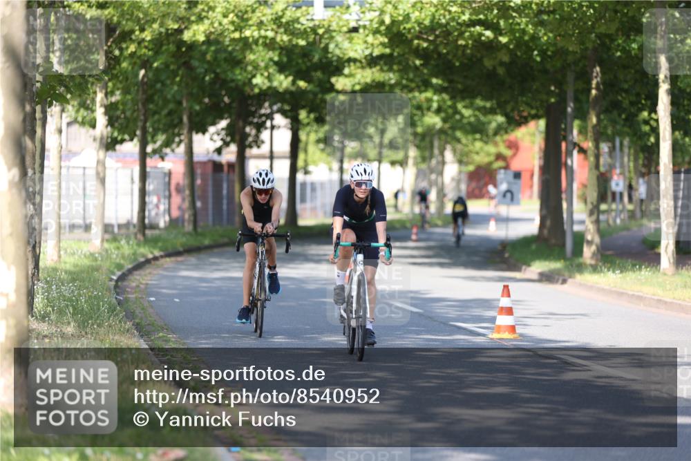 10.08.2025 - GEWOBA Citytriathlon Bremen Yannick Fuchs http://msf.ph/oto/8540952 10.08.2025 10:32:58 Radfahren 355, 371, 384, 390, 430 meine-sportfotos.de