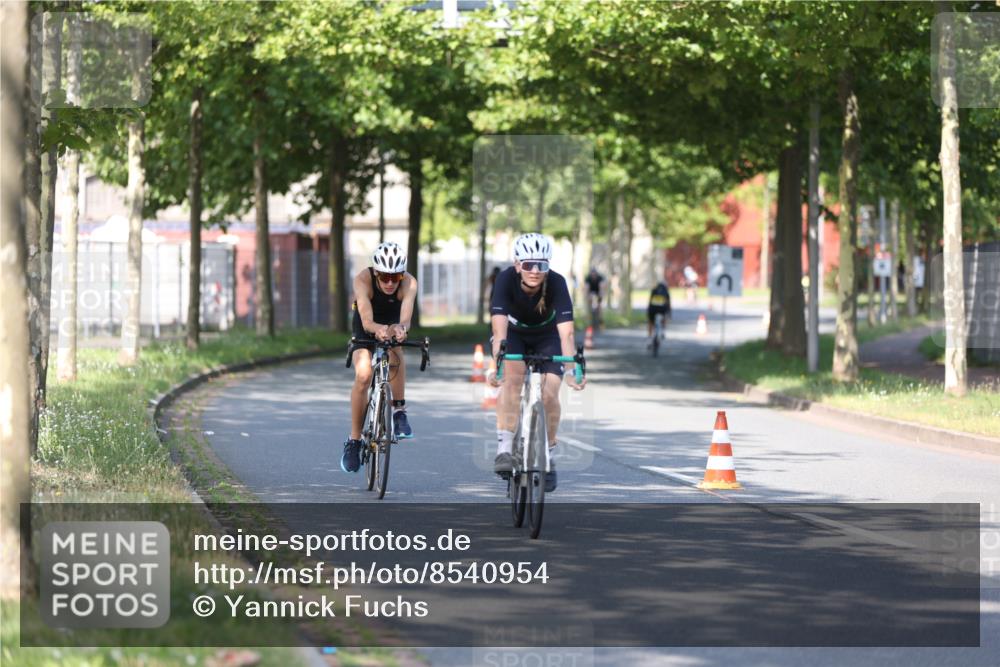 10.08.2025 - GEWOBA Citytriathlon Bremen Yannick Fuchs http://msf.ph/oto/8540954 10.08.2025 10:32:58 Radfahren 355, 371, 384, 390, 430 meine-sportfotos.de