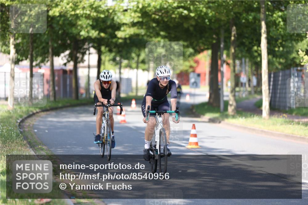 10.08.2025 - GEWOBA Citytriathlon Bremen Yannick Fuchs http://msf.ph/oto/8540956 10.08.2025 10:32:59 Radfahren 355, 371, 384, 390, 430 meine-sportfotos.de