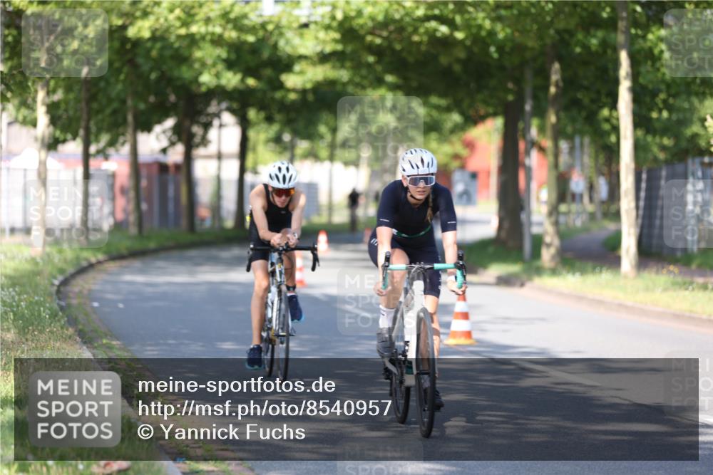 10.08.2025 - GEWOBA Citytriathlon Bremen Yannick Fuchs http://msf.ph/oto/8540957 10.08.2025 10:32:59 Radfahren 355, 371, 384, 390, 430 meine-sportfotos.de