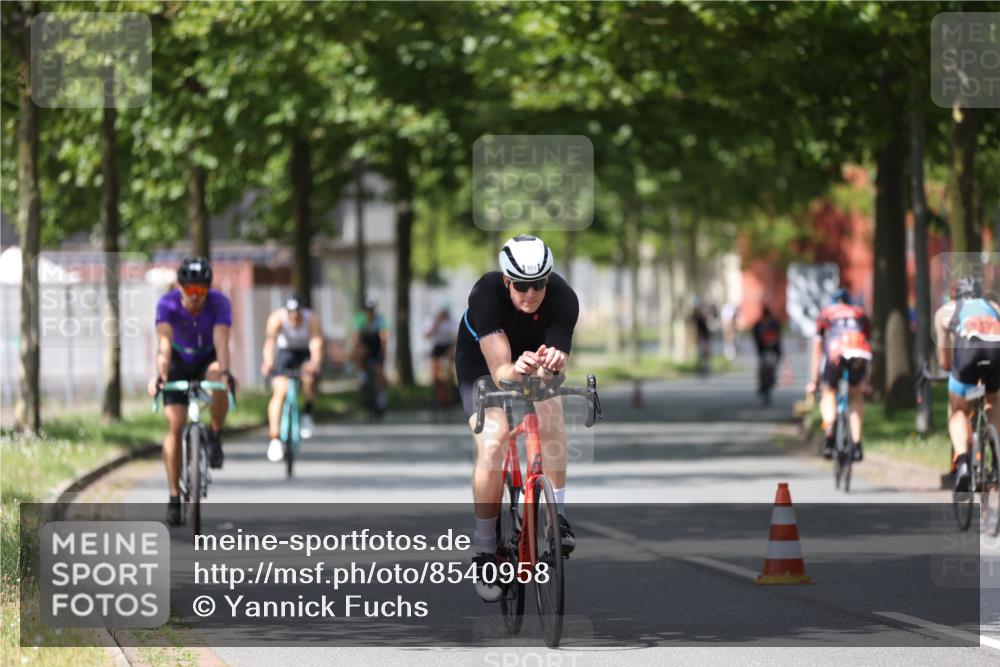 10.08.2025 - GEWOBA Citytriathlon Bremen Yannick Fuchs http://msf.ph/oto/8540958 10.08.2025 12:44:16 Radfahren 661, 669, 693, 703, 713, 731, 746, 908, 911, 965 meine-sportfotos.de