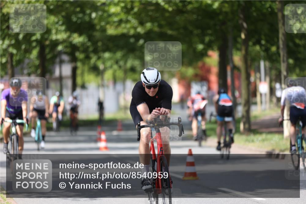 10.08.2025 - GEWOBA Citytriathlon Bremen Yannick Fuchs http://msf.ph/oto/8540959 10.08.2025 12:44:16 Radfahren 661, 669, 693, 703, 713, 731, 746, 908, 911, 965 meine-sportfotos.de
