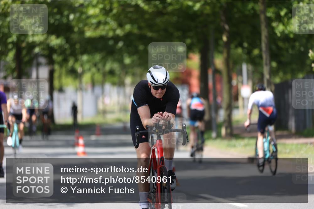 10.08.2025 - GEWOBA Citytriathlon Bremen Yannick Fuchs http://msf.ph/oto/8540961 10.08.2025 12:44:16 Radfahren 661, 669, 693, 703, 713, 731, 746, 908, 911, 965 meine-sportfotos.de