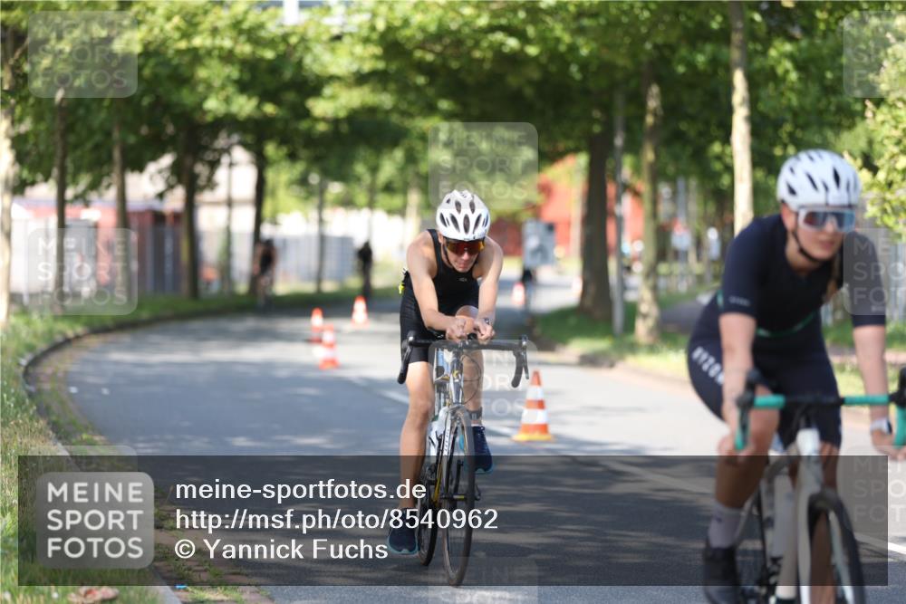 10.08.2025 - GEWOBA Citytriathlon Bremen Yannick Fuchs http://msf.ph/oto/8540962 10.08.2025 10:32:59 Radfahren 355, 371, 384, 390, 430 meine-sportfotos.de