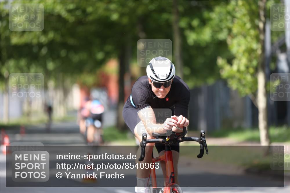 10.08.2025 - GEWOBA Citytriathlon Bremen Yannick Fuchs http://msf.ph/oto/8540963 10.08.2025 12:44:17 Radfahren 661, 669, 693, 703, 713, 731, 746, 908, 911, 965 meine-sportfotos.de