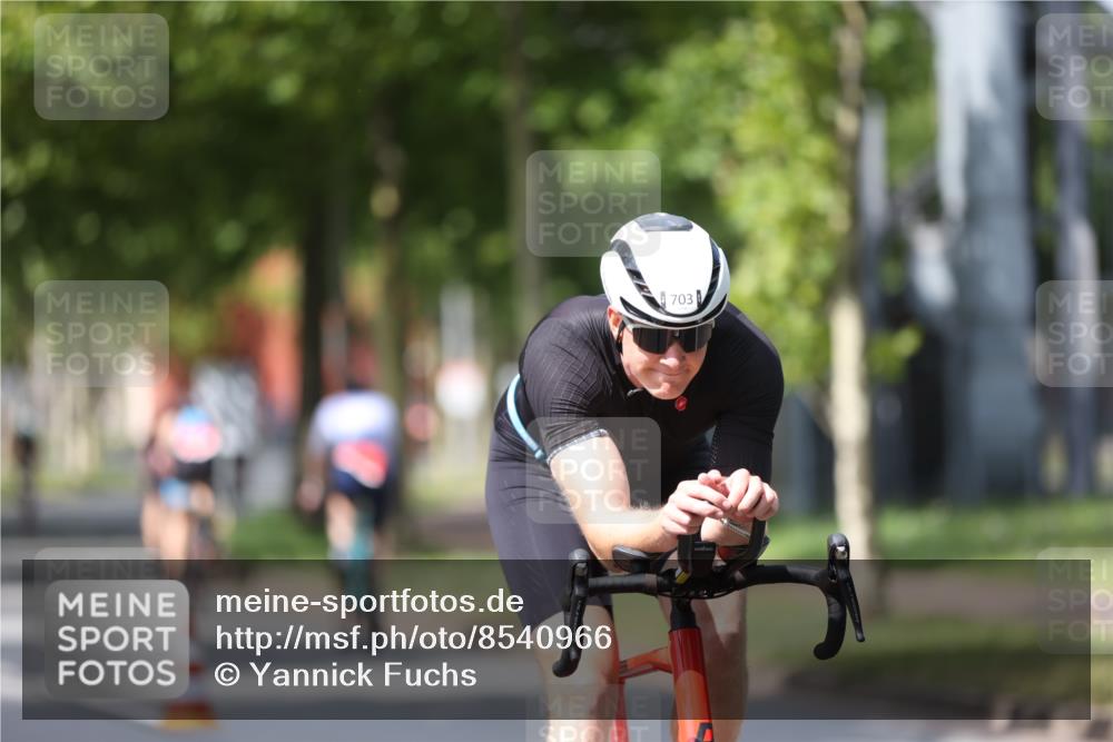 10.08.2025 - GEWOBA Citytriathlon Bremen Yannick Fuchs http://msf.ph/oto/8540966 10.08.2025 12:44:17 Radfahren 661, 669, 693, 703, 713, 731, 746, 908, 911, 965 meine-sportfotos.de
