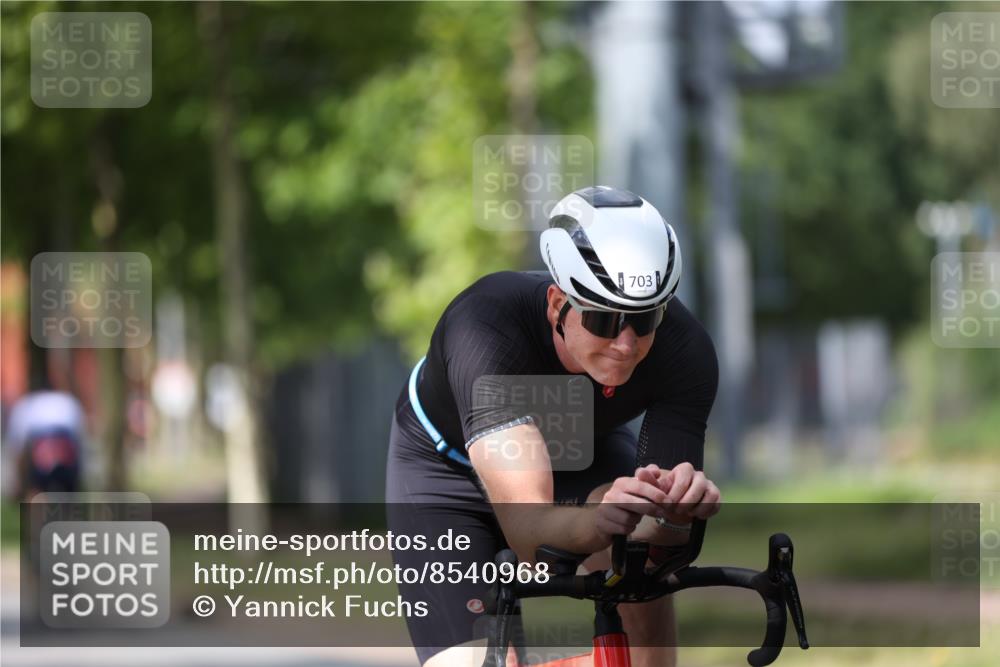 10.08.2025 - GEWOBA Citytriathlon Bremen Yannick Fuchs http://msf.ph/oto/8540968 10.08.2025 12:44:17 Radfahren 661, 669, 693, 703, 713, 731, 746, 908, 911, 965 meine-sportfotos.de
