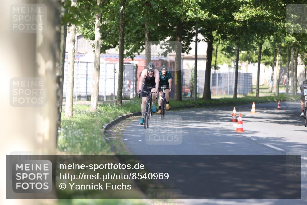 10.08.2025 - GEWOBA Citytriathlon Bremen Yannick Fuchs http://msf.ph/oto/8540969 10.08.2025 10:33:04 Radfahren 355, 371, 389, 390, 420, 430, 448 meine-sportfotos.de