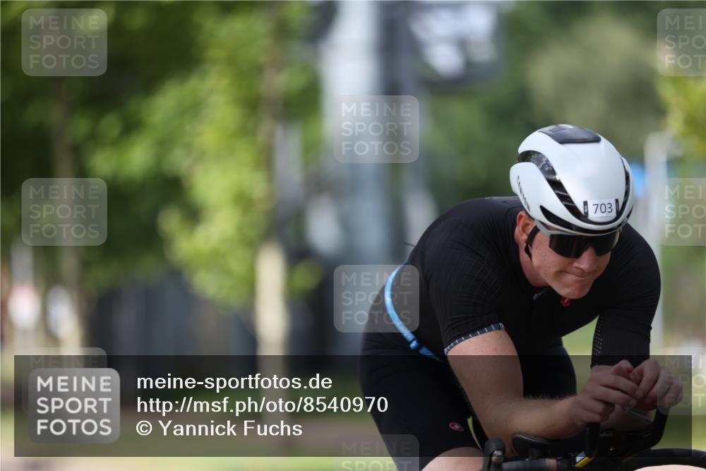 10.08.2025 - GEWOBA Citytriathlon Bremen Yannick Fuchs http://msf.ph/oto/8540970 10.08.2025 12:44:17 Radfahren 661, 669, 693, 703, 713, 731, 746, 908, 911, 965 meine-sportfotos.de