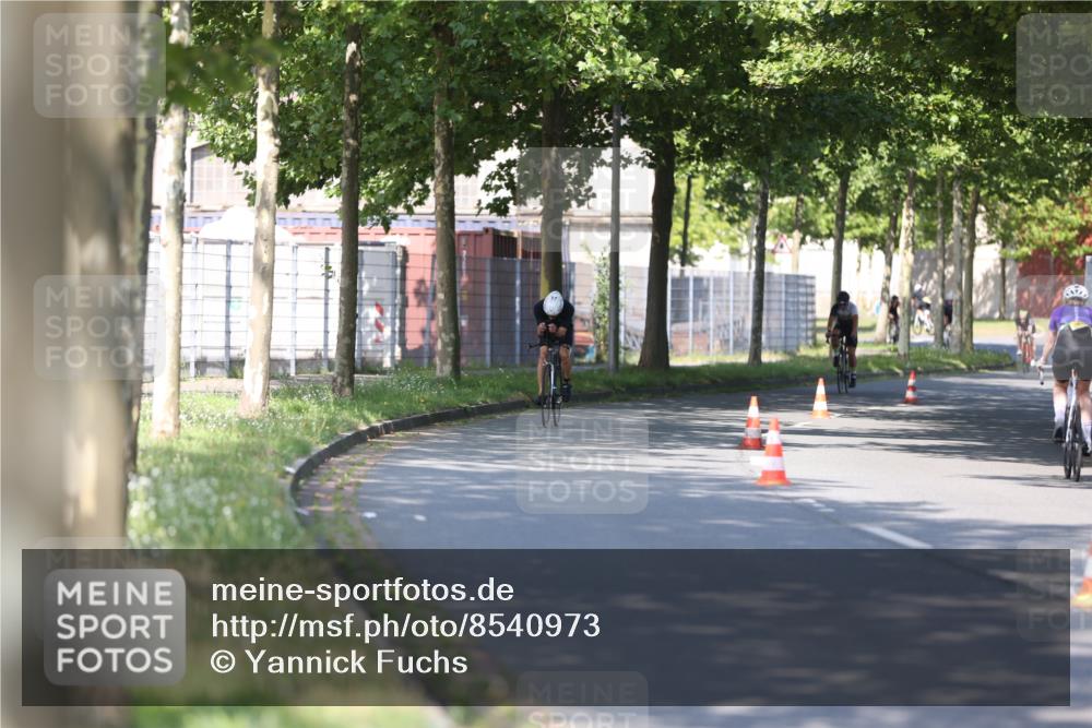 10.08.2025 - GEWOBA Citytriathlon Bremen Yannick Fuchs http://msf.ph/oto/8540973 10.08.2025 10:33:32 Radfahren 105, 127, 350, 396, 428, 479, 504 meine-sportfotos.de