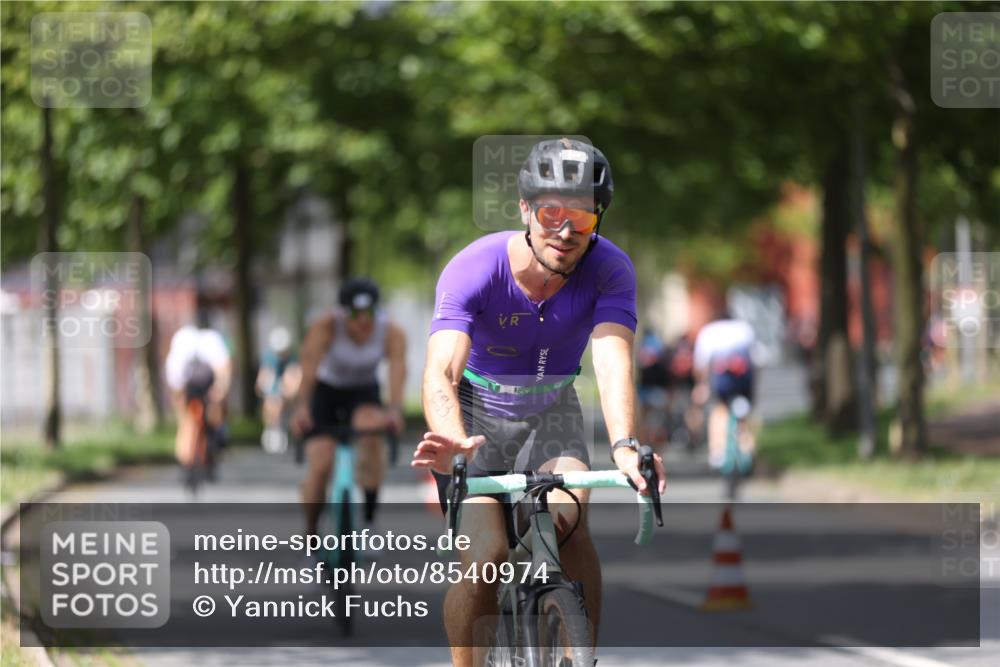10.08.2025 - GEWOBA Citytriathlon Bremen Yannick Fuchs http://msf.ph/oto/8540974 10.08.2025 12:44:18 Radfahren 661, 669, 693, 703, 713, 731, 746, 908, 911, 965 meine-sportfotos.de