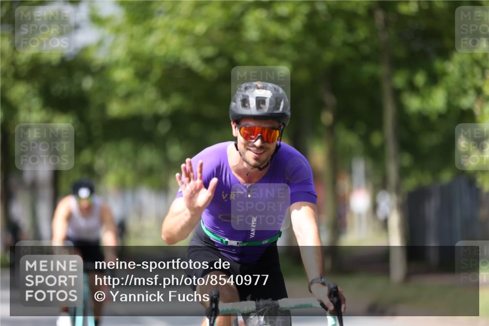 10.08.2025 - GEWOBA Citytriathlon Bremen Yannick Fuchs http://msf.ph/oto/8540977 10.08.2025 12:44:19 Radfahren 661, 669, 693, 703, 713, 731, 746, 908, 911, 965 meine-sportfotos.de