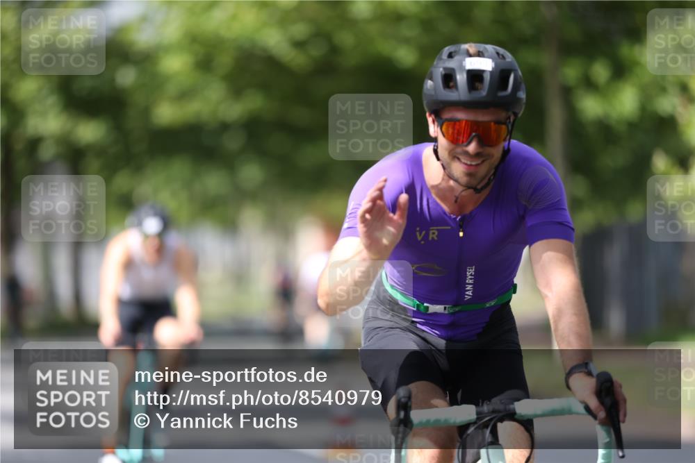 10.08.2025 - GEWOBA Citytriathlon Bremen Yannick Fuchs http://msf.ph/oto/8540979 10.08.2025 12:44:19 Radfahren 661, 669, 693, 703, 713, 731, 746, 908, 911, 965 meine-sportfotos.de