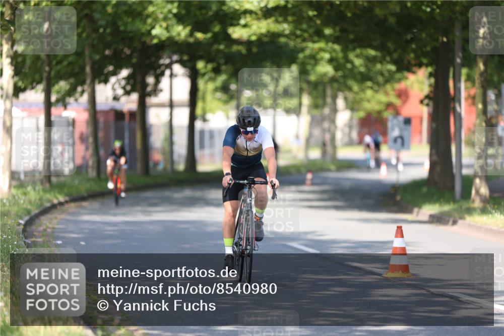 10.08.2025 - GEWOBA Citytriathlon Bremen Yannick Fuchs http://msf.ph/oto/8540980 10.08.2025 10:33:40 Radfahren 81, 127, 350, 394, 400, 428, 479, 491, 504 meine-sportfotos.de