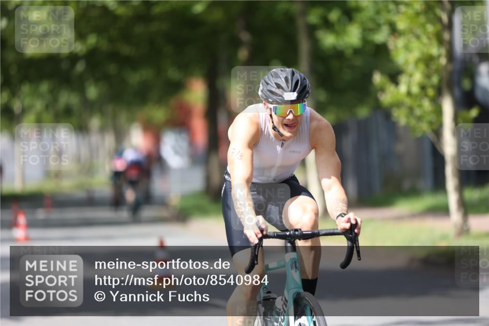 10.08.2025 - GEWOBA Citytriathlon Bremen Yannick Fuchs http://msf.ph/oto/8540984 10.08.2025 12:44:20 Radfahren 661, 669, 693, 703, 713, 731, 746, 911, 965 meine-sportfotos.de
