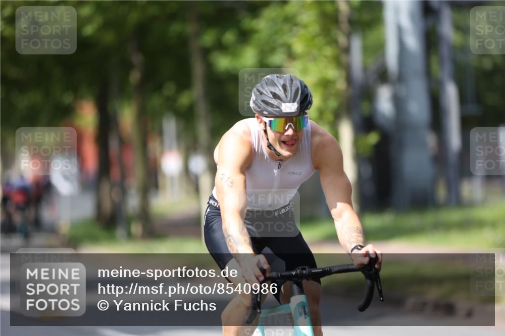 10.08.2025 - GEWOBA Citytriathlon Bremen Yannick Fuchs http://msf.ph/oto/8540986 10.08.2025 12:44:20 Radfahren 661, 669, 693, 703, 713, 731, 746, 911, 965 meine-sportfotos.de
