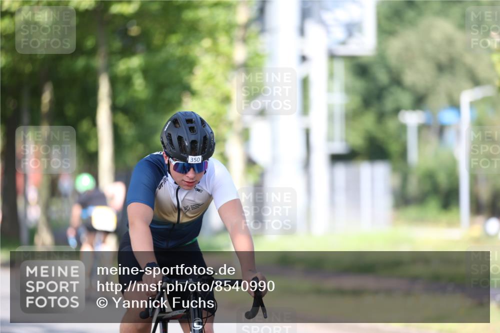 10.08.2025 - GEWOBA Citytriathlon Bremen Yannick Fuchs http://msf.ph/oto/8540990 10.08.2025 10:33:41 Radfahren 81, 127, 151, 245, 350, 394, 400, 428, 479, 491, 504 meine-sportfotos.de