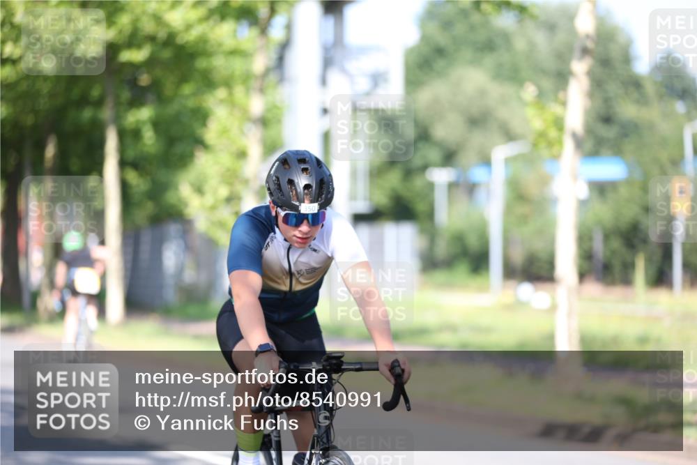 10.08.2025 - GEWOBA Citytriathlon Bremen Yannick Fuchs http://msf.ph/oto/8540991 10.08.2025 10:33:42 Radfahren 81, 127, 151, 245, 350, 394, 400, 428, 491, 504 meine-sportfotos.de