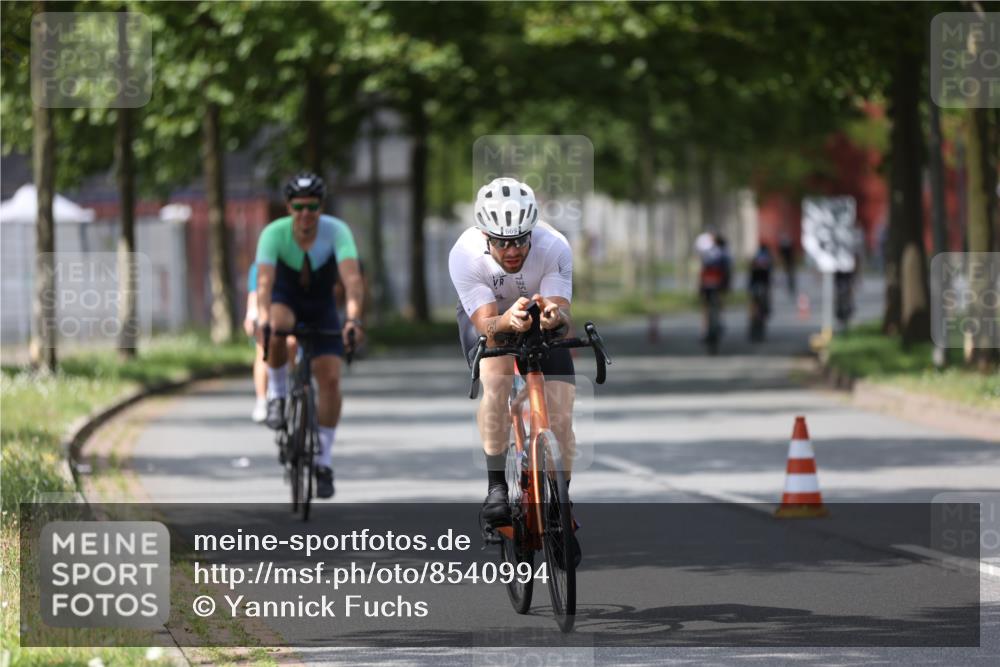 10.08.2025 - GEWOBA Citytriathlon Bremen Yannick Fuchs http://msf.ph/oto/8540994 10.08.2025 12:44:22 Radfahren 586, 661, 669, 693, 703, 713, 731, 746, 911, 965 meine-sportfotos.de