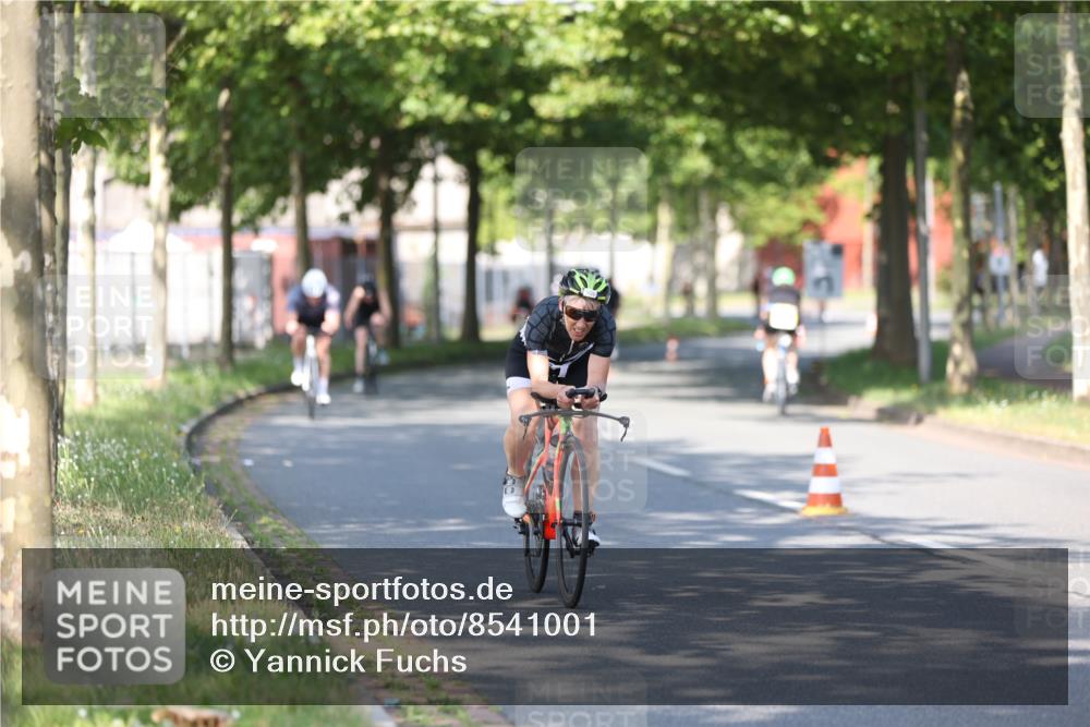 10.08.2025 - GEWOBA Citytriathlon Bremen Yannick Fuchs http://msf.ph/oto/8541001 10.08.2025 10:33:44 Radfahren 81, 127, 151, 161, 245, 350, 394, 400, 428, 451, 491, 504 meine-sportfotos.de