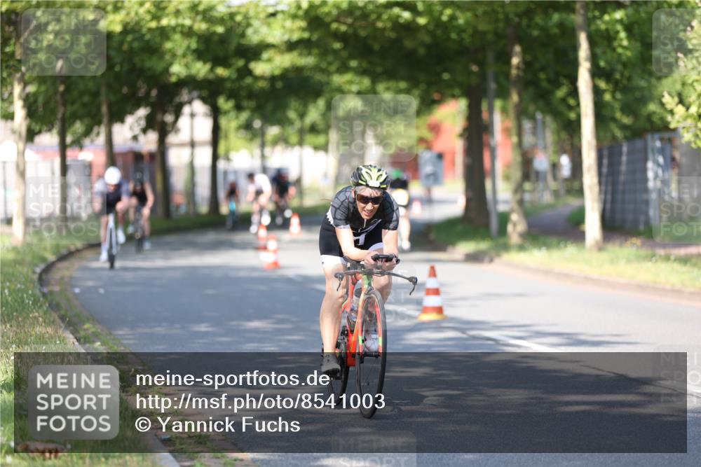 10.08.2025 - GEWOBA Citytriathlon Bremen Yannick Fuchs http://msf.ph/oto/8541003 10.08.2025 10:33:44 Radfahren 81, 127, 151, 161, 245, 350, 394, 400, 428, 451, 491, 504 meine-sportfotos.de