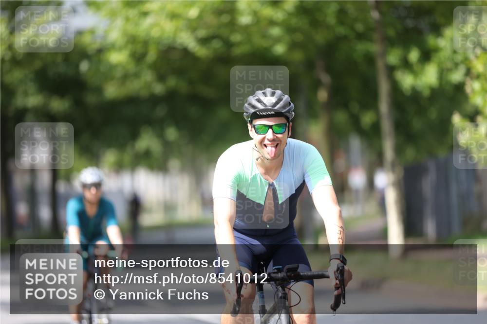 10.08.2025 - GEWOBA Citytriathlon Bremen Yannick Fuchs http://msf.ph/oto/8541012 10.08.2025 12:44:24 Radfahren 586, 661, 669, 693, 703, 713, 731, 746, 911, 965 meine-sportfotos.de
