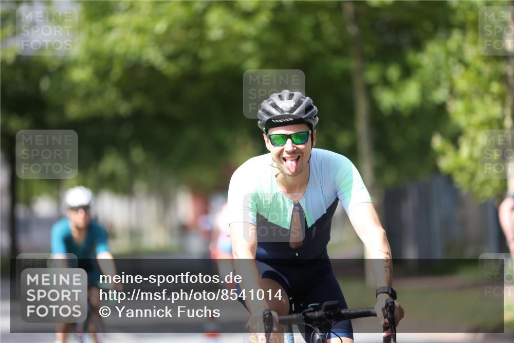 10.08.2025 - GEWOBA Citytriathlon Bremen Yannick Fuchs http://msf.ph/oto/8541014 10.08.2025 12:44:24 Radfahren 586, 661, 669, 693, 703, 713, 731, 746, 911, 965 meine-sportfotos.de