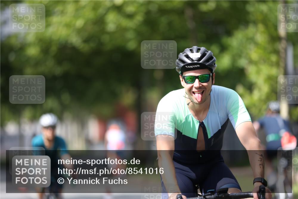 10.08.2025 - GEWOBA Citytriathlon Bremen Yannick Fuchs http://msf.ph/oto/8541016 10.08.2025 12:44:24 Radfahren 586, 661, 669, 693, 703, 713, 731, 746, 911, 965 meine-sportfotos.de