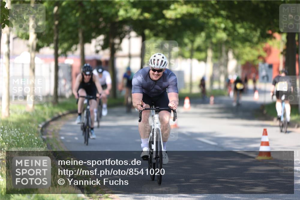 10.08.2025 - GEWOBA Citytriathlon Bremen Yannick Fuchs http://msf.ph/oto/8541020 10.08.2025 10:33:47 Radfahren 81, 97, 151, 161, 245, 350, 394, 400, 427, 428, 451, 491, 504, 512 meine-sportfotos.de