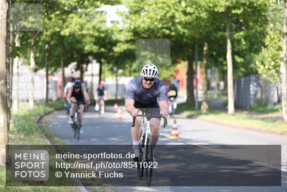 10.08.2025 - GEWOBA Citytriathlon Bremen Yannick Fuchs http://msf.ph/oto/8541022 10.08.2025 10:33:48 Radfahren 81, 97, 151, 161, 245, 350, 394, 400, 427, 428, 451, 491, 504, 512 meine-sportfotos.de