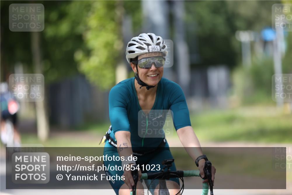 10.08.2025 - GEWOBA Citytriathlon Bremen Yannick Fuchs http://msf.ph/oto/8541023 10.08.2025 12:44:25 Radfahren 586, 661, 669, 693, 703, 713, 731, 746, 800, 911, 965 meine-sportfotos.de