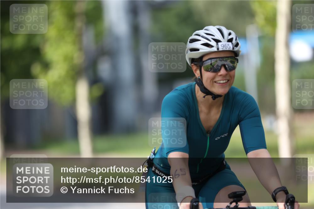 10.08.2025 - GEWOBA Citytriathlon Bremen Yannick Fuchs http://msf.ph/oto/8541025 10.08.2025 12:44:25 Radfahren 586, 661, 669, 693, 703, 713, 731, 746, 800, 911, 965 meine-sportfotos.de