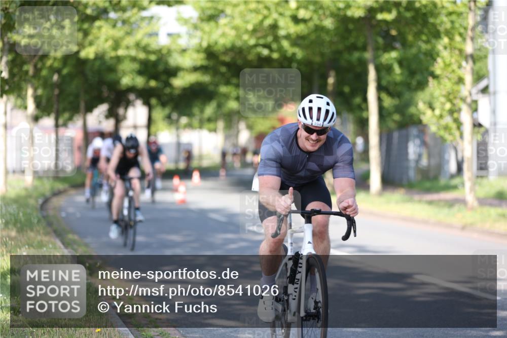10.08.2025 - GEWOBA Citytriathlon Bremen Yannick Fuchs http://msf.ph/oto/8541026 10.08.2025 10:33:48 Radfahren 81, 97, 151, 161, 245, 350, 394, 400, 427, 428, 451, 491, 504, 512 meine-sportfotos.de