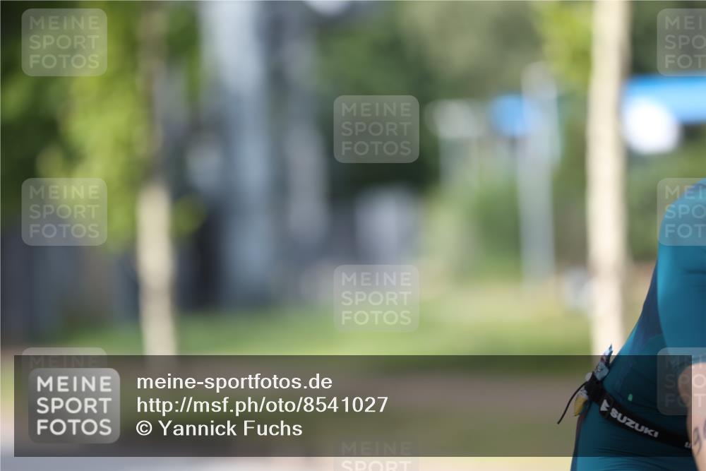 10.08.2025 - GEWOBA Citytriathlon Bremen Yannick Fuchs http://msf.ph/oto/8541027 10.08.2025 12:44:26 Radfahren 586, 661, 669, 693, 703, 713, 746, 800, 911, 965 meine-sportfotos.de