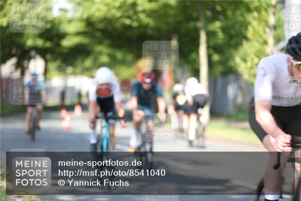 10.08.2025 - GEWOBA Citytriathlon Bremen Yannick Fuchs http://msf.ph/oto/8541040 10.08.2025 10:33:50 Radfahren 81, 97, 151, 161, 245, 350, 394, 400, 409, 427, 428, 451, 491, 504, 512 meine-sportfotos.de