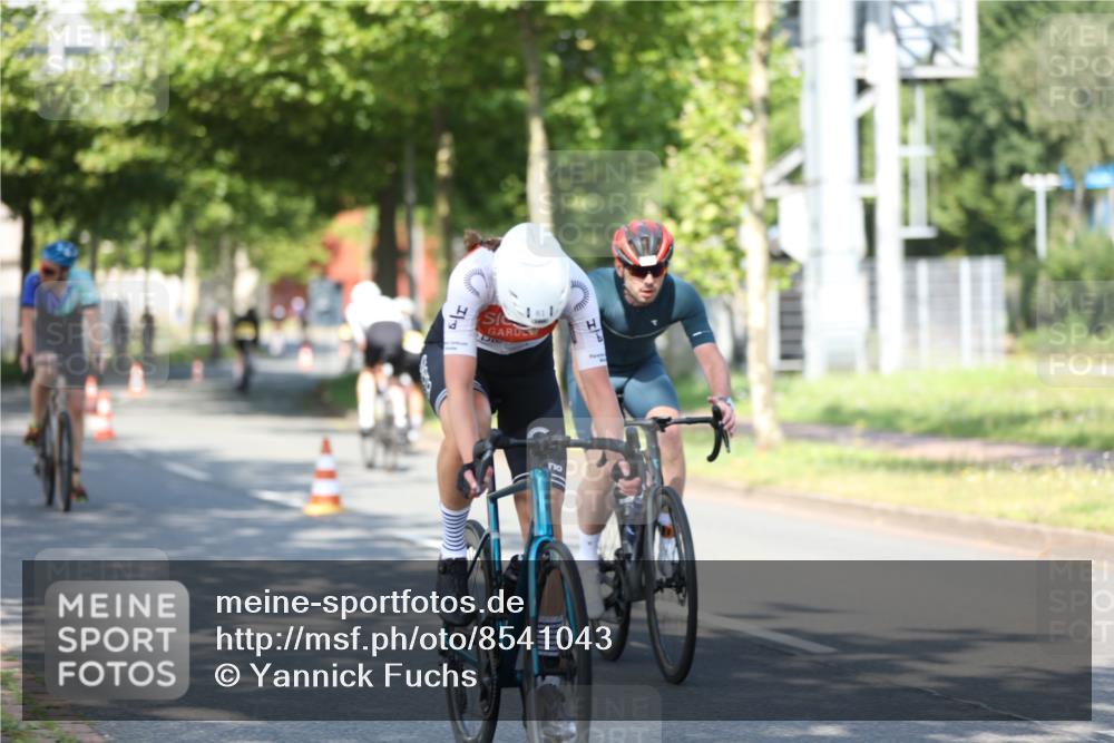10.08.2025 - GEWOBA Citytriathlon Bremen Yannick Fuchs http://msf.ph/oto/8541043 10.08.2025 10:33:51 Radfahren 81, 97, 151, 161, 245, 350, 394, 400, 409, 419, 427, 428, 451, 491, 504, 512 meine-sportfotos.de