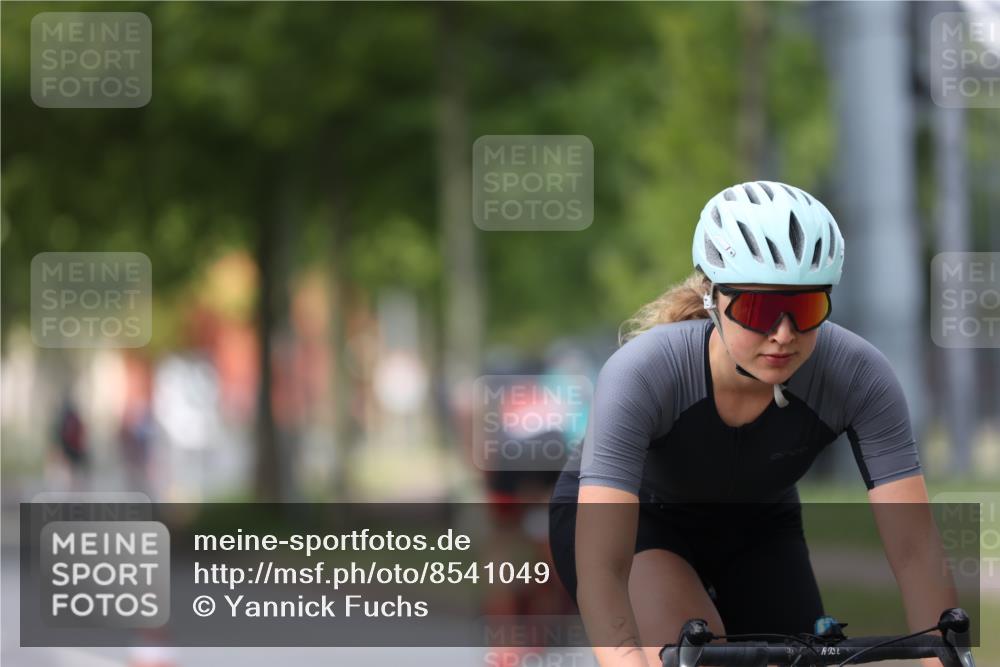 10.08.2025 - GEWOBA Citytriathlon Bremen Yannick Fuchs http://msf.ph/oto/8541049 10.08.2025 12:44:28 Radfahren 586, 669, 693, 703, 713, 746, 800, 819, 911, 965 meine-sportfotos.de